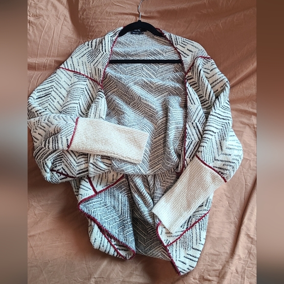 Vertigo Blanket Wrap Cardigen - Picture 6 of 8